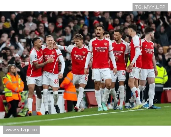 英超森林球迷抗议俱乐部近期表现与管理层决策